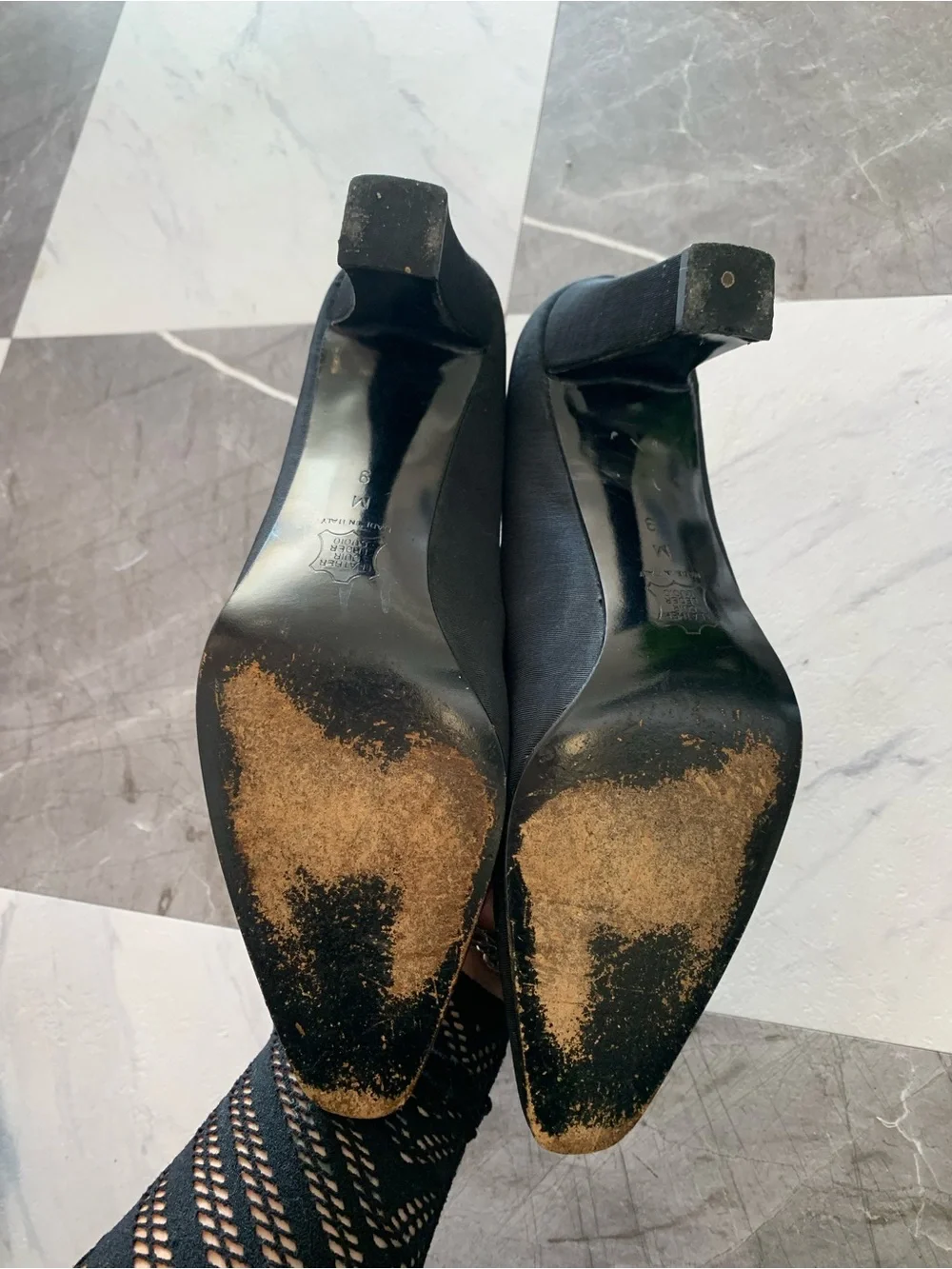Yves Saint Laurent Black Pointed Toe Pump - Elegant Women's Heel
